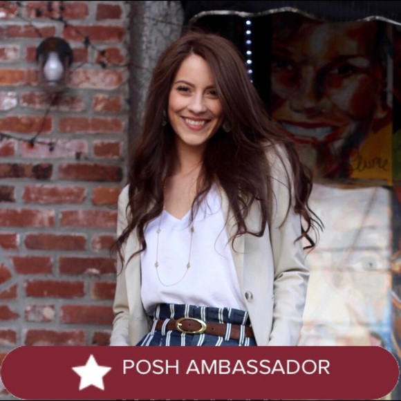 Welcome to my closet!💗 - Picture 2 of 6